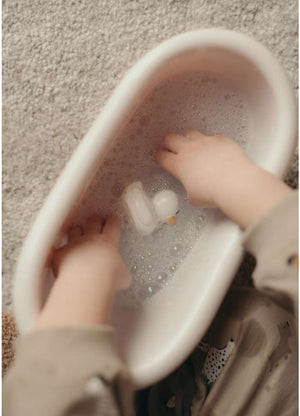 Puppenbadewanne aus dem Mrs. Ertha Badespiel im Detail