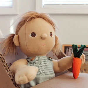 Klettverschluss und Holzknöpfe am Strampler der Dinkum Doll Gigi