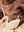 Schwanen-Applikation auf der Klappe der Donsje Chiem Tasche im Detail