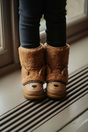 Donsje Wadou Winterstiefel Alpaca Beige – Seitenansicht mit Lederdetail