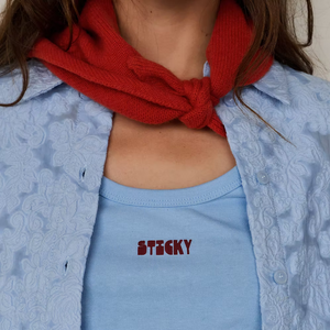 Sticky Sis Club Merinoschal Chili gefaltet