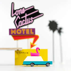 Candylab Flamingo Wagen, Detail der Bemalung auf Wasserbasis