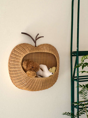 ferm LIVING Apple Wandkorb Rattan – 49,6 × 52 cm – Beluga Kids