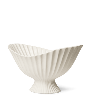 ferm LIVING Fountain Kernstück Off White 41 cm – Studioansicht