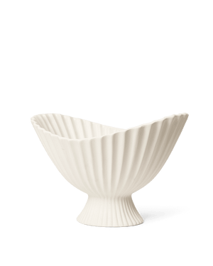 ferm LIVING Fountain Schale als Ablage auf dem Esstisch