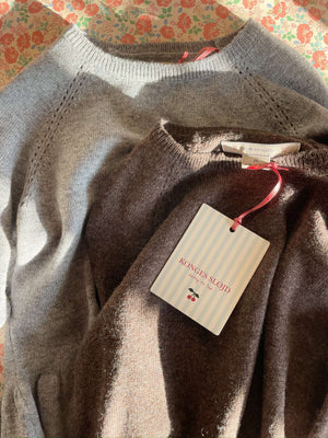 Strickstruktur des Cathy Pullovers Brown Melange von Konges Sløjd