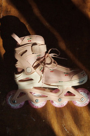 Konges Sløjd Inline Skates Cherry Blush von der Seite