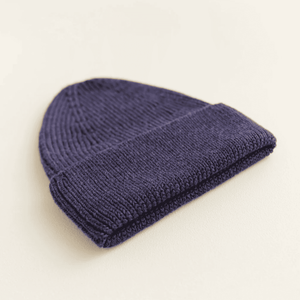 Rippstrick der OEKO-TEX-zertifizierten Merinomütze Fonzie Purple von Hvid