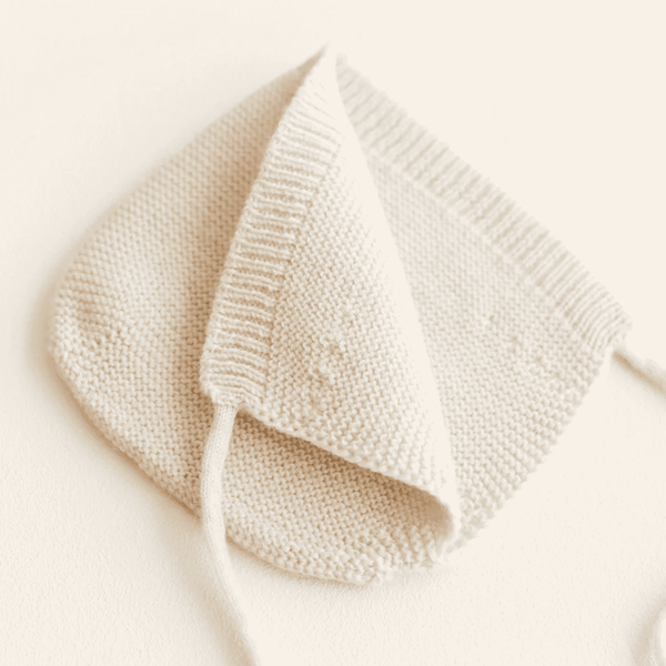 Hvid Bonnette Dolly Cream, Detailansicht Strick
