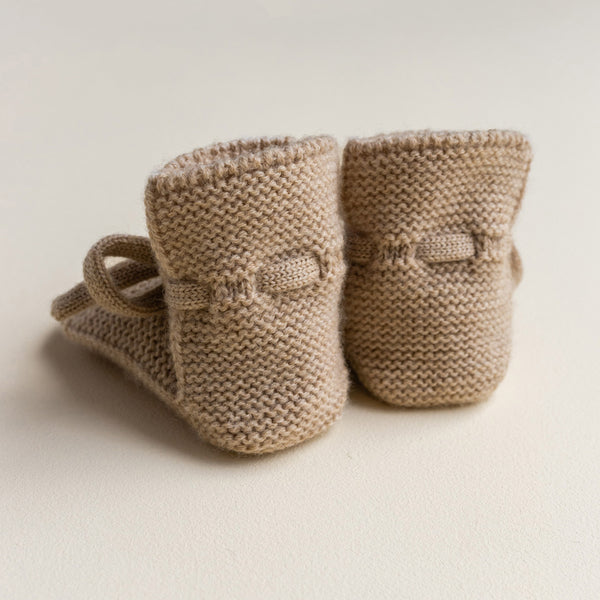 Hvid Booties Sand – kuschelige Babyschuhe im Sand-Ton