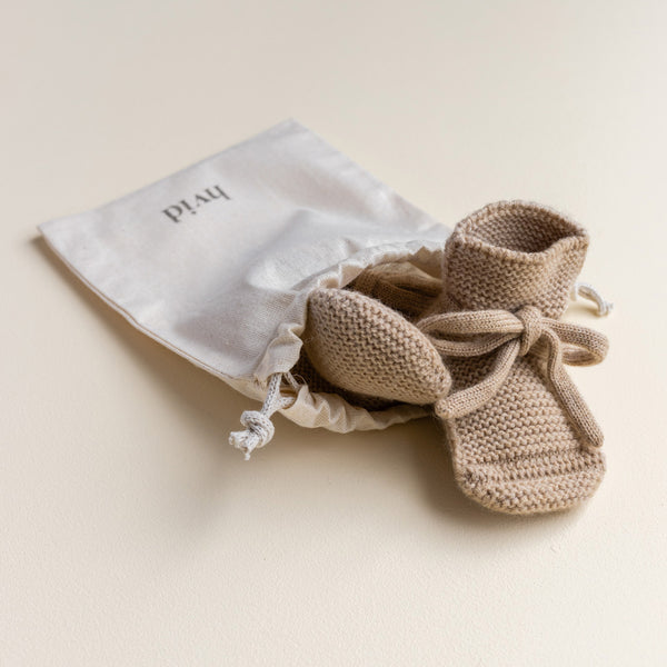 Hvid Booties Sand – weiche Babyschuhe in Sand, Seitenansicht