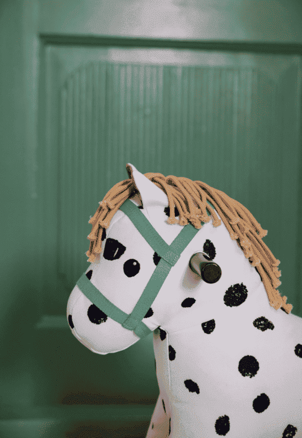 Kids Concept Schaukelpferd Pippi – Kufen und Griffe im Detail