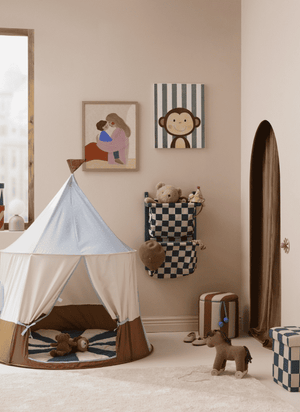 Blaues Zirkus-Spielzelt von Kids Concept im Kinderzimmer