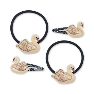 Schwanenmotiv der Haarspangen aus dem Konges Sløjd Set Swan