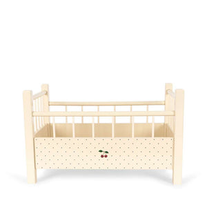 Seitenansicht des Konges Sløjd Puppenbetts Big Cherry aus Buche und Teak
