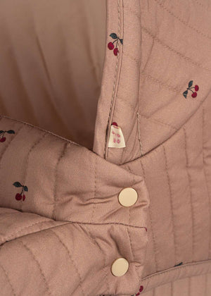 Vier grosse Räder am Minnie Puppenwagen Cherry Blush von Konges Sløjd