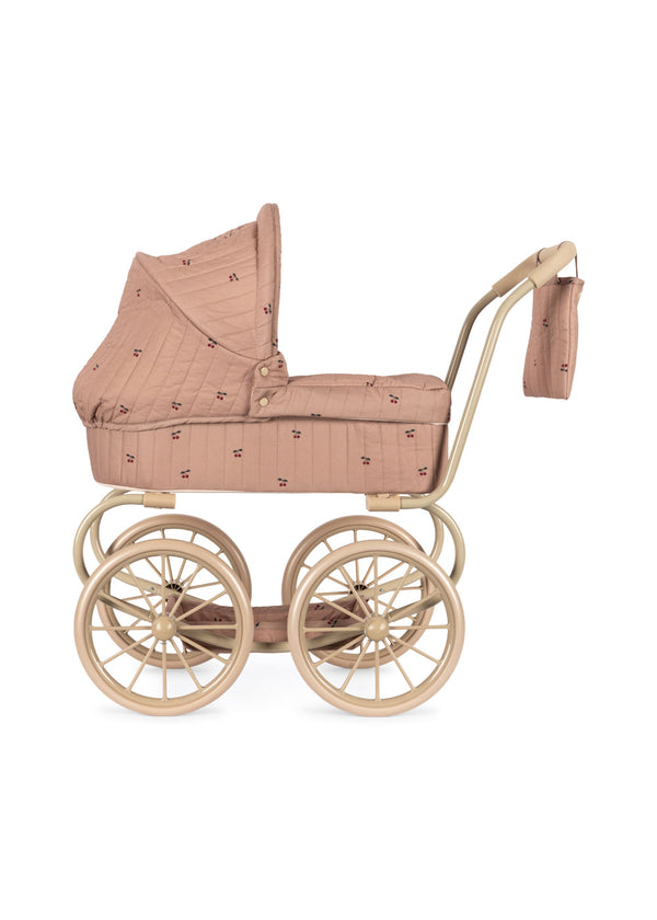 Minnie Puppenwagen Cherry Blush von Konges Sløjd von der Seite