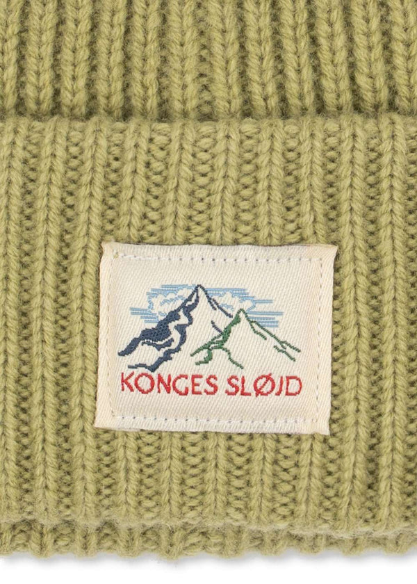 Rückansicht der Basil Mütze von Konges Sløjd in Pale Olive Green