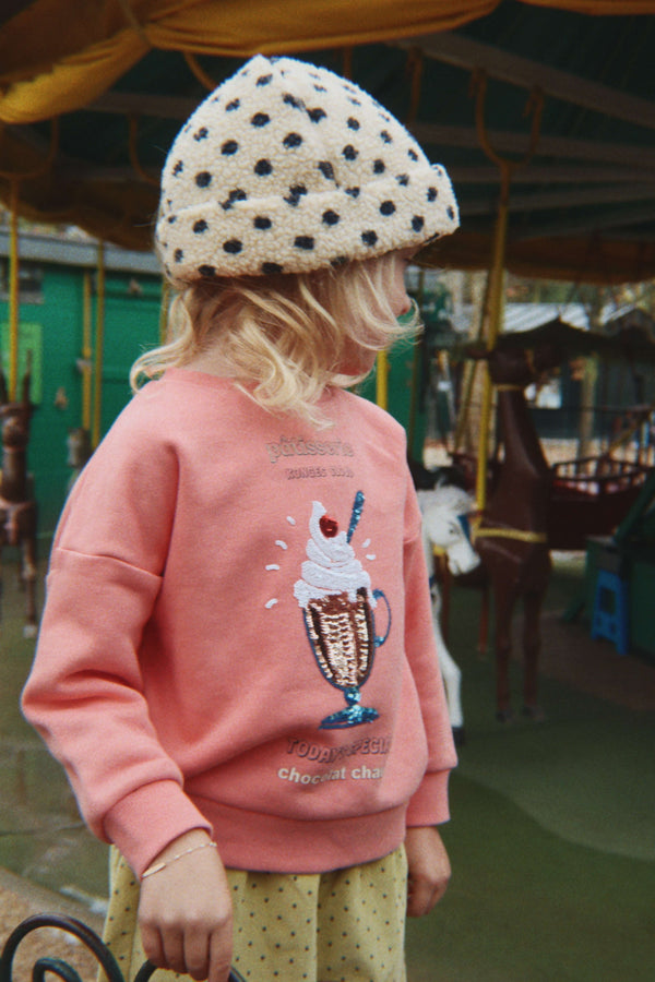 Kind im Pailletten-Sweatshirt Lou von Konges Sløjd