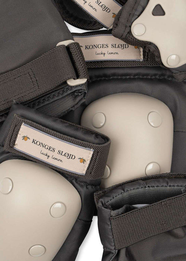 Handgelenkschoner aus dem Konges Sløjd Schutzset Kalamata Green im Detail