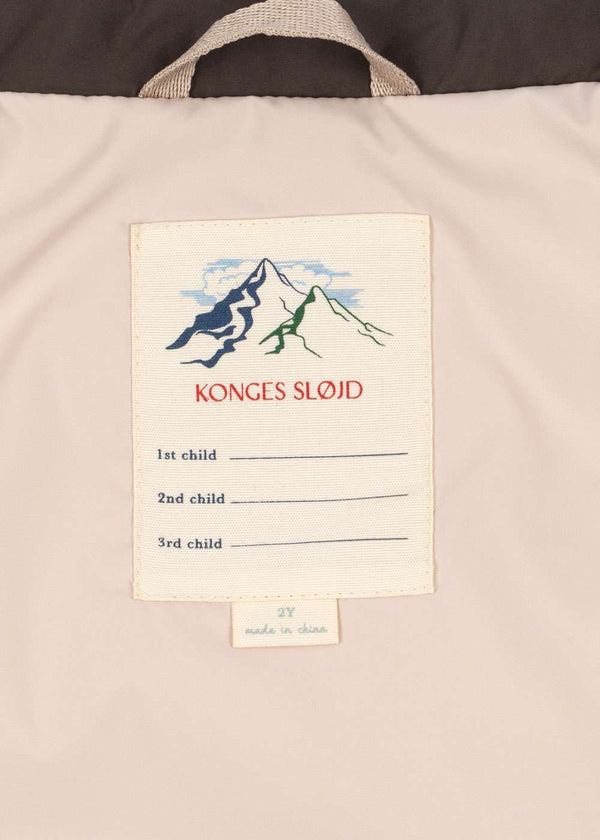 Detail der Steppung an der Konges Sløjd Weste Alpi Chocolate Brown