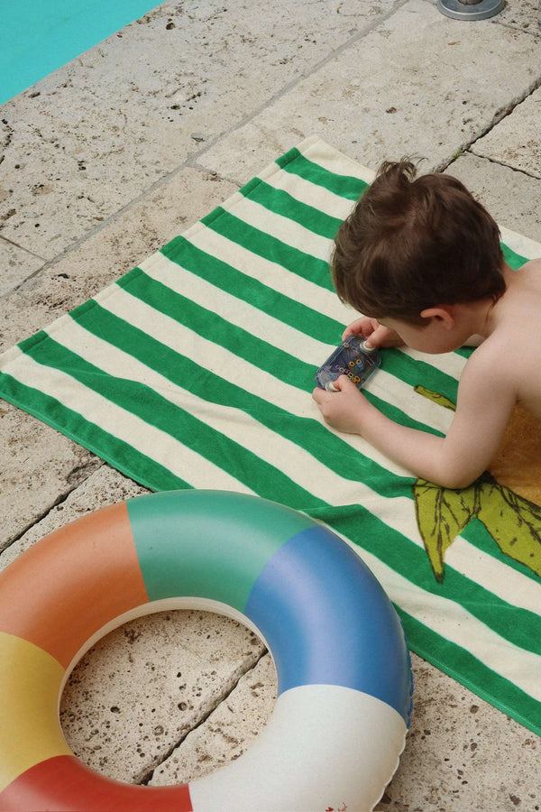Konges Sløjd Strandtuch Antique Stripe zusammengerollt