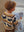 Kind im Strickpullover Belou Piccolo Scottie von Konges Sløjd