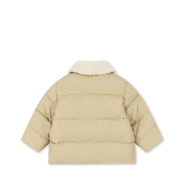 Rückseite der Konges Sløjd Alpi Winterjacke in Pale Olive Green