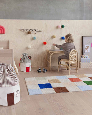 Spielzeugkorb Koya Muscat von OYOY im Kinderzimmer