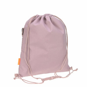 BOLD Turnbeutel von Lässig in Mauve, am Rücken getragen