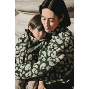 Liewood Nolan Teddyjacke Mega Leo Garden Green – Seitenansicht