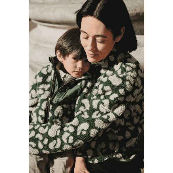 Liewood Nolan Teddyjacke Mega Leo Garden Green – Seitenansicht