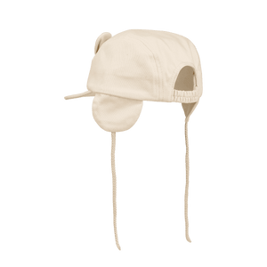 Opal Baby Cap Sandy von Liewood mit Kinnbändel, Seitenansicht