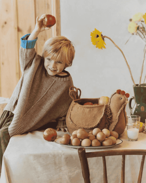 Aufbewahrungskorb Huhn von Lorena Canals im Kinderzimmer