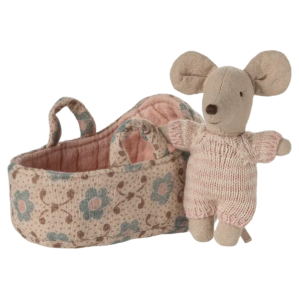 Maileg Babymaus in Tragetasche Rose im gestreiften Strickanzug