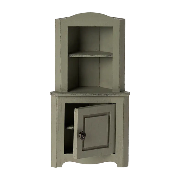 Maileg Eckschrank Maus Hellgrün, geöffneter Schrank