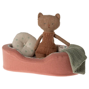 Maileg Kuschelkorb Koralle, 9 × 29 × 20 cm mit Matratze, Kissen und Decke