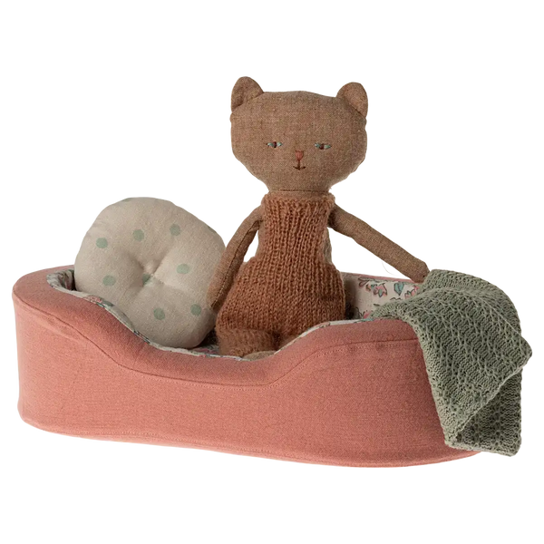 Maileg Kuschelkorb Koralle, 9 × 29 × 20 cm mit Matratze, Kissen und Decke