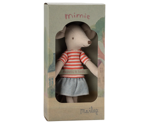 Grosse-Schwester-Maus von Maileg, Seitenansicht