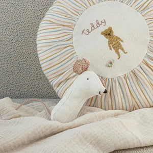 Babyrassel Maus von Maileg aus der Lullaby-Friends-Reihe