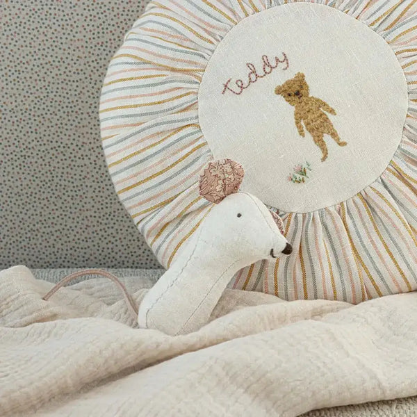 Babyrassel Maus von Maileg aus der Lullaby-Friends-Reihe