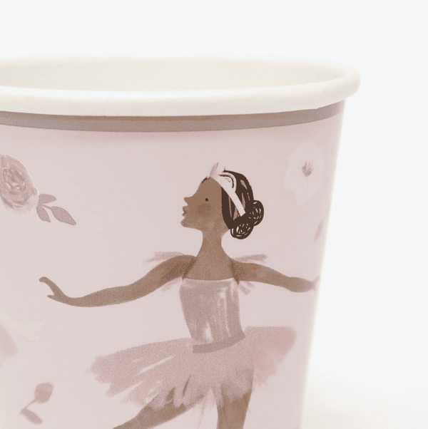 Meri Meri Ballett Trinkbecher auf dem gedeckten Tisch