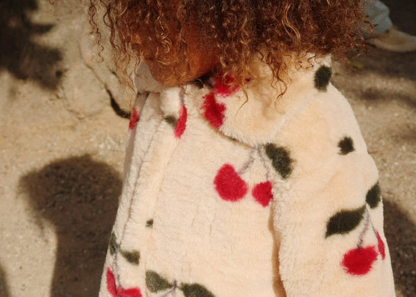 Fuzzie Mantel Ma Grande Cerise