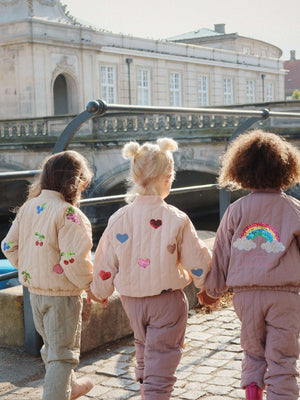 Nylon-Aussenmaterial der Juno Bomberjacke im Detail