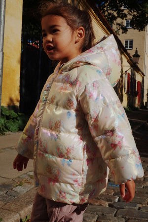 Detail des Twinkle-Sprinkle-Musters der Konges Sløjd Kath Jacke