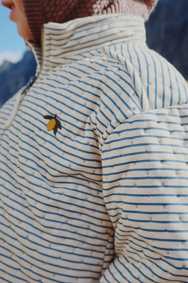 Thermojacke Stripe Bluie in beige mit Streifen und Bienenmotiv, ideal für kühle Tage und Aktivitäten im Freien.