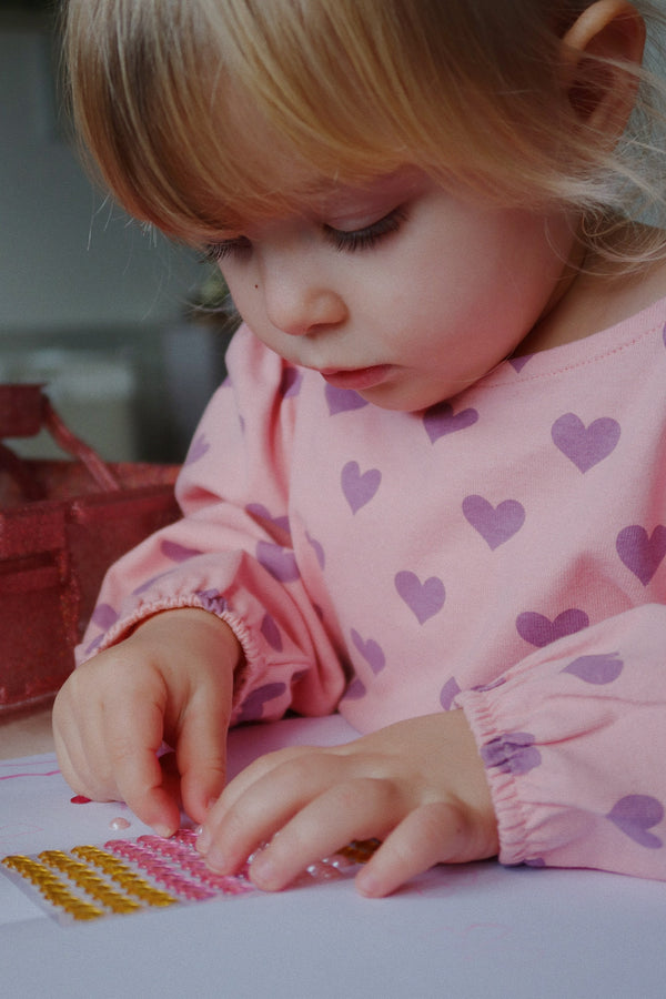 Ensemble de pierres précieuses et de tatouages : mélange de cœurs