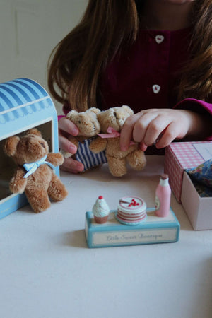 Tiny Teddy Elise mit weichem Fell im Detail