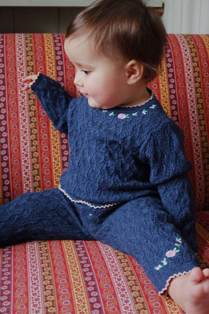 Rosettenstrickmuster des Rosier Pullovers von Konges Sløjd