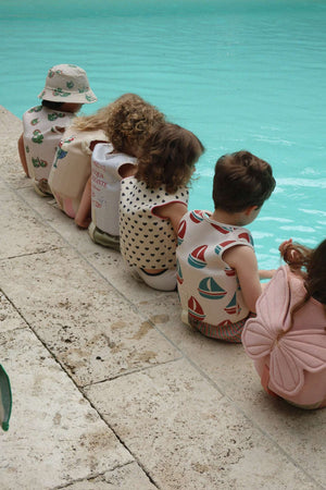 Seitenansicht der Ellis Schwimmweste Ahoy mit herausnehmbaren Schaumstoffstäbchen